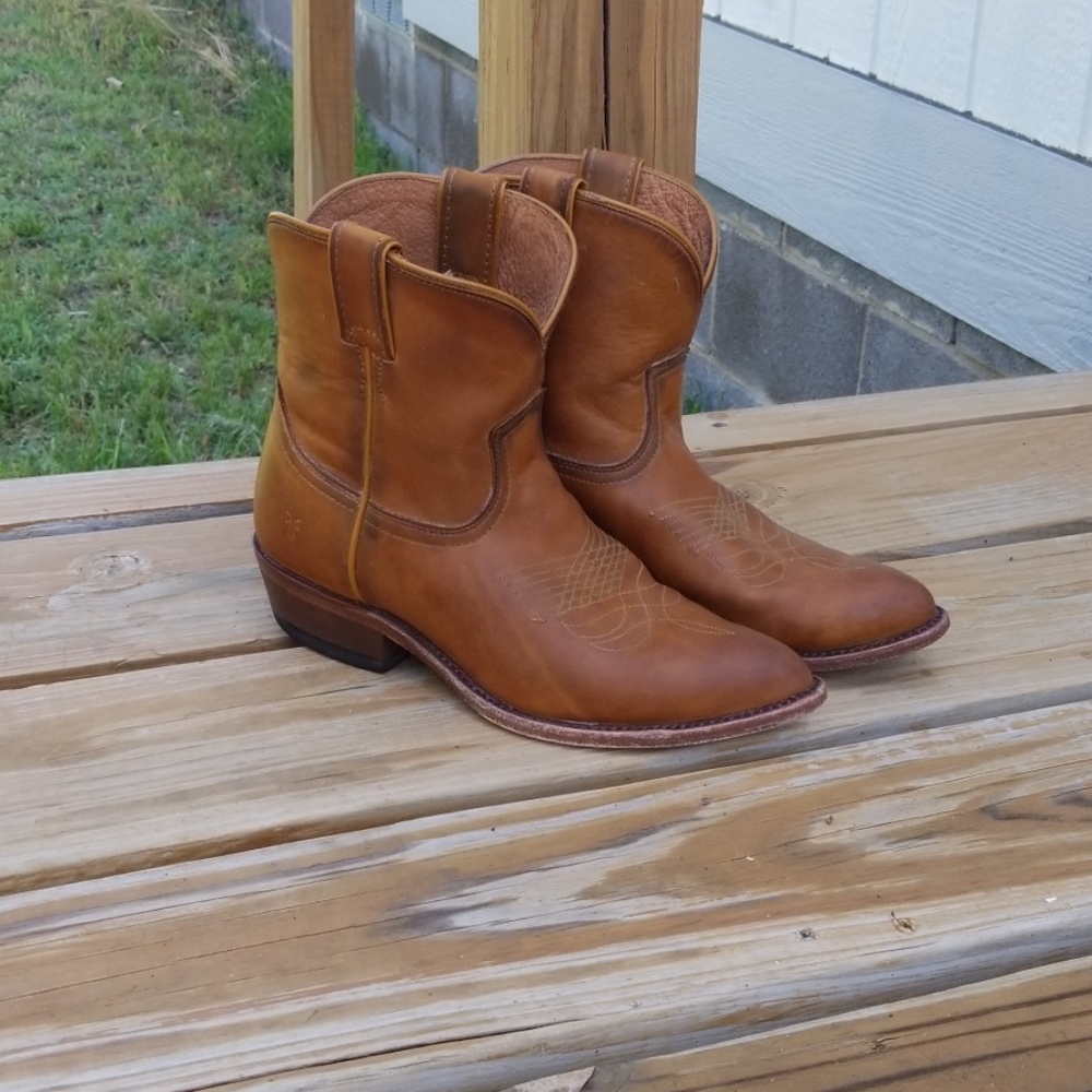 Frye Billy short western boot
